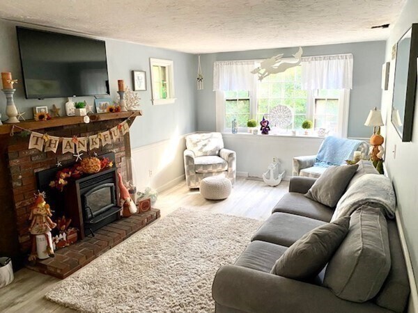 Photo - 73 Hiawatha Rd