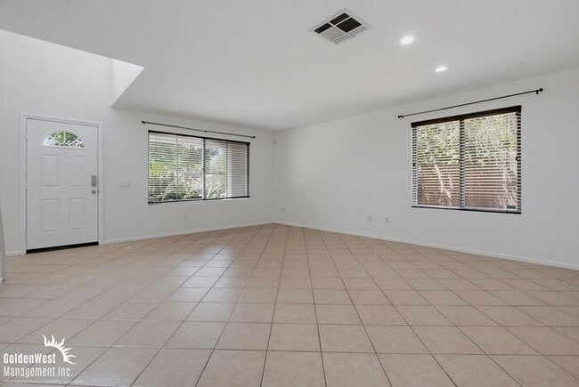 Photo - Bright & Spacious 4Bdm and 3Ba Home in Escondido!