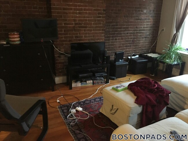 Building Photo - 435 Hanover St