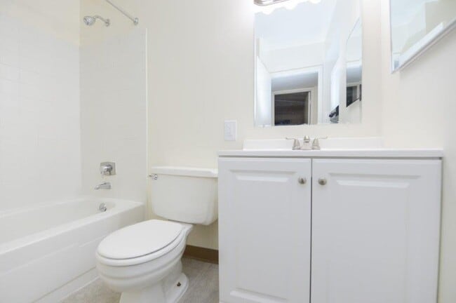 Lakewood Hills Apartments and Townhomes