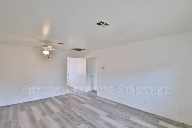 Building Photo - 1702 W Vogel Ave Unit C6 Rental