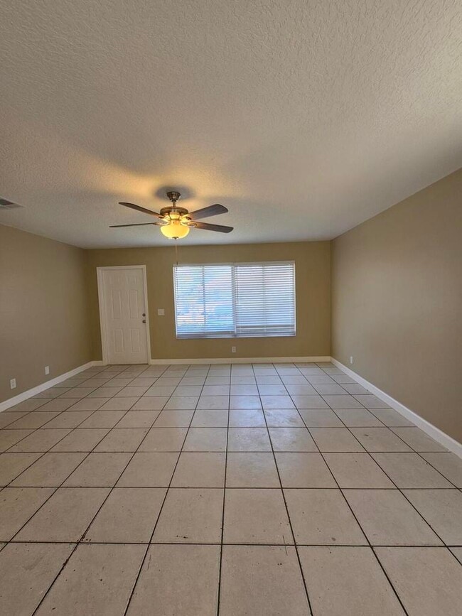 4876 Orleans Ct