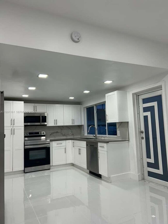 Building Photo - 2242 Polk St Unit 2