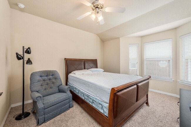 Photo - Pre-Leasing for FALL 2026- 1 Bedroom in Ga...