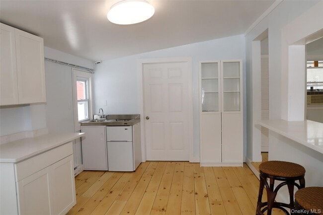 Photo - 7217 Albany Post Rd