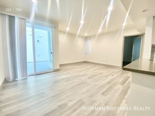 Photo - 4849 Oakwood Ave Unidad 401