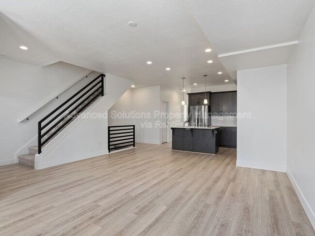 Photo - 142 Amboise Ct