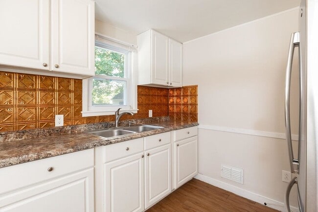 400 Colonial Dr