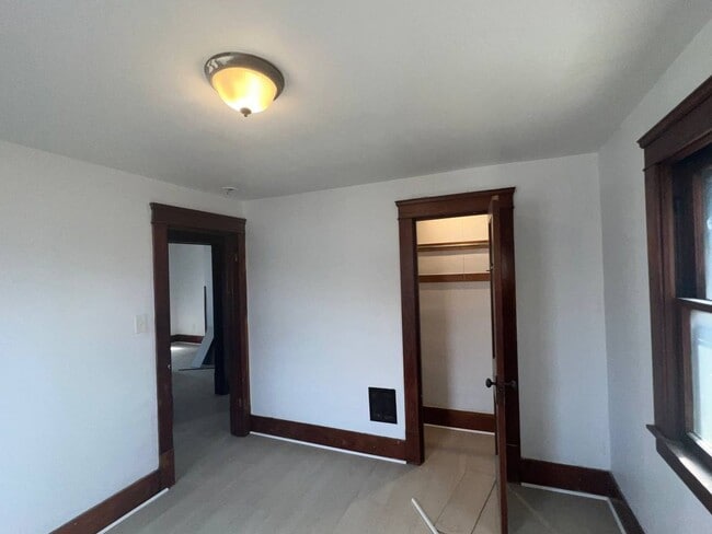 Photo - 1055 W 12th St