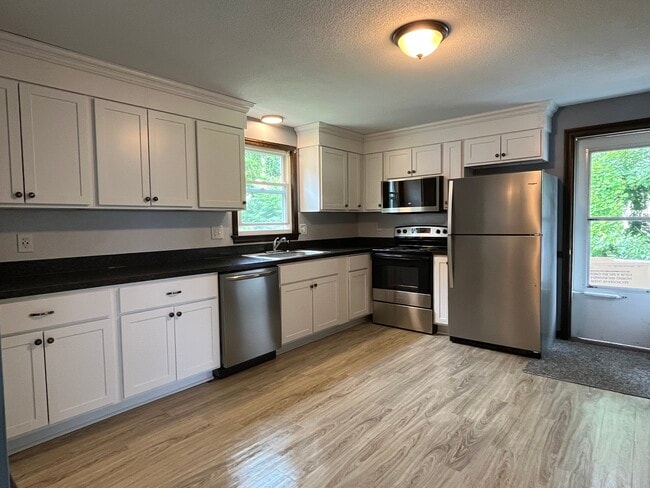 Photo - 485 Corey St