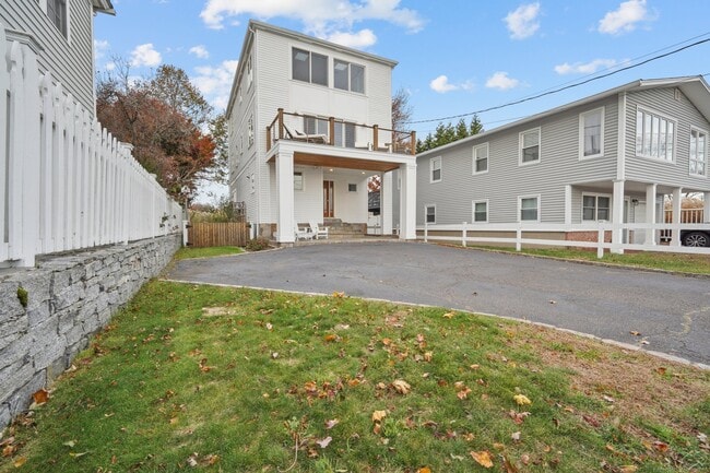 Photo - 656 Fairfield Beach Rd