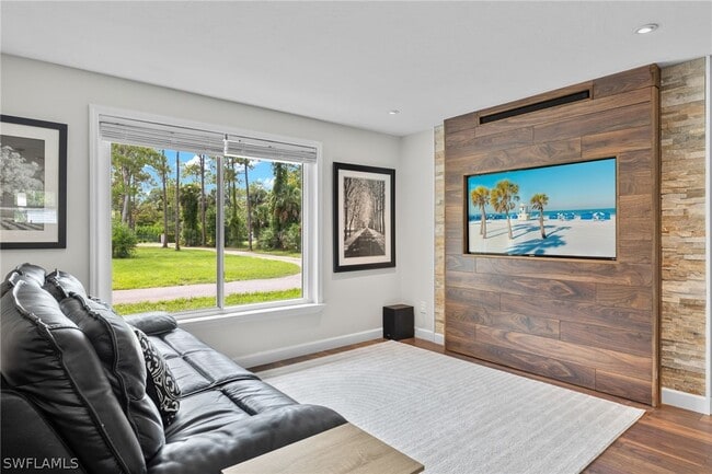 Photo - 210 29th St SW