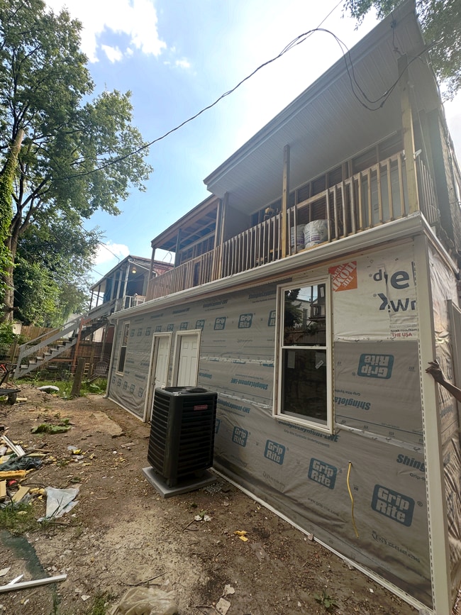 Building Photo - 127 N Summit St Unit 127 N. Summit Street Rental