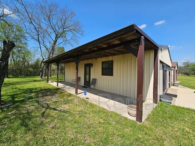 Building Photo - 378 FM1903