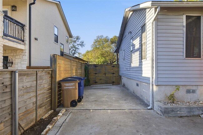 Photo - 2308 E 10th St