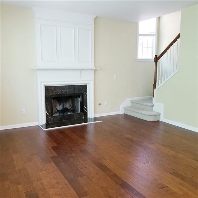 Photo - 3363 Stoneham Dr NW