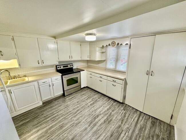 Photo - 61 W Main St Unit B