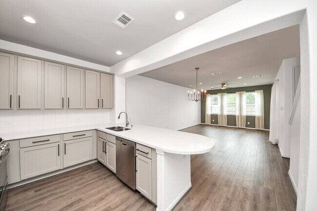 Photo - 7321 Hinsdale Dr