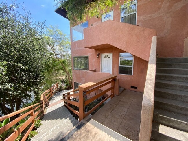 Lucretia Apartments - Lucretia Apartments Unit 1552
