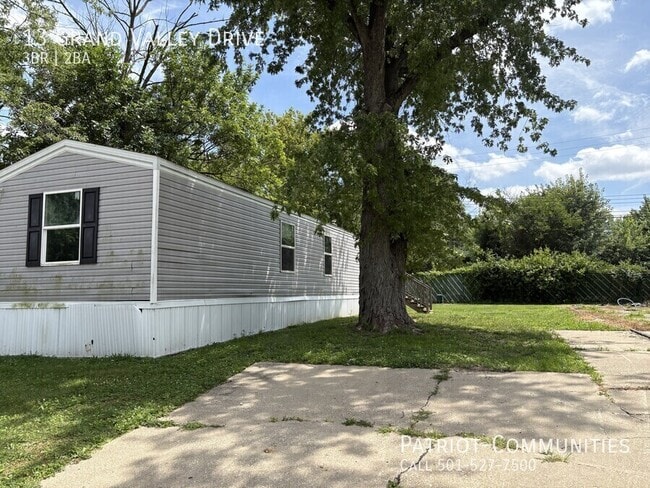 Building Photo - 13 Grand Valley Dr