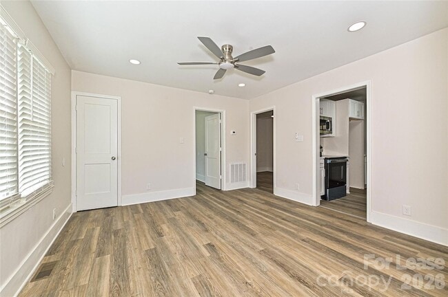 Photo - 1801 Lasalle St