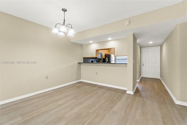Photo - 3650 Whitehall Dr Unidad 305