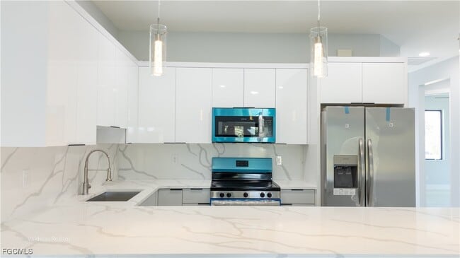 Photo - 2404-2406 Crawford Ave N