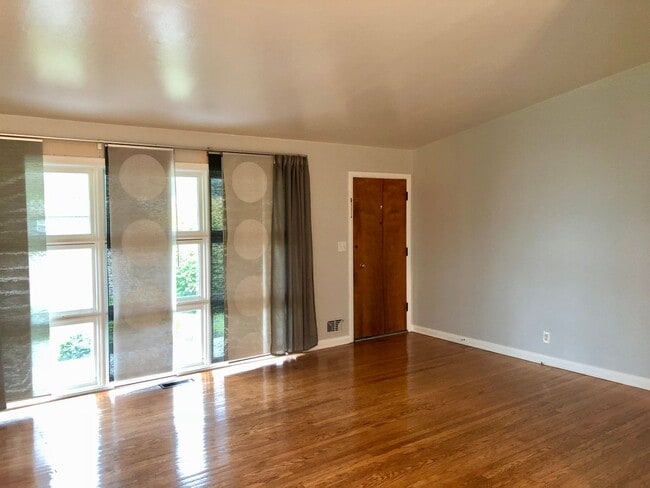 Photo - 2850 Hikes Ln