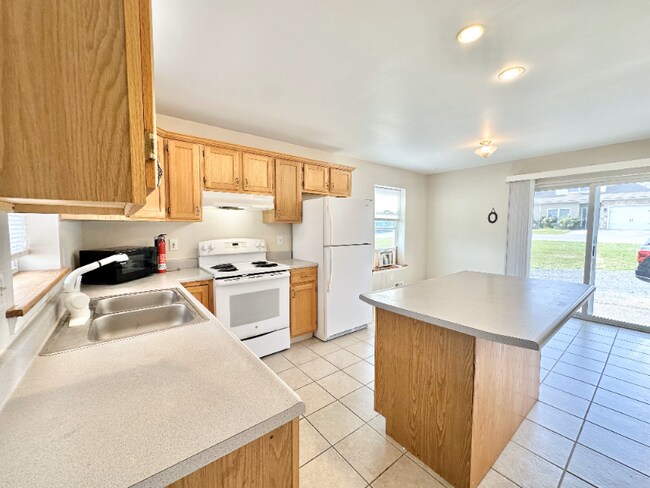 Photo - 1001 Bloom St