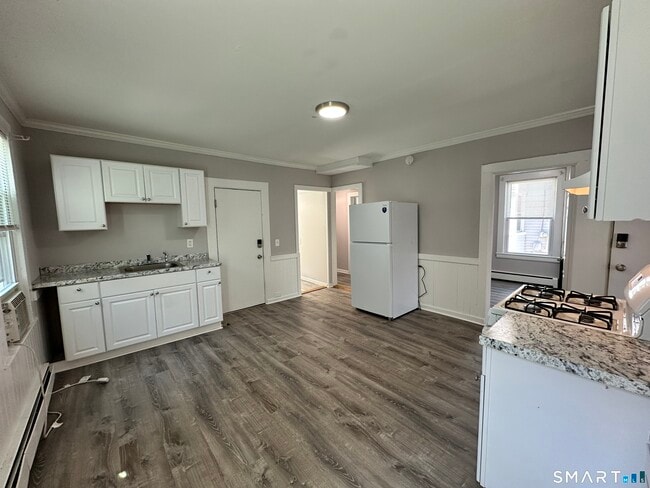 Building Photo - 30 Jefferson Ave Unit 1