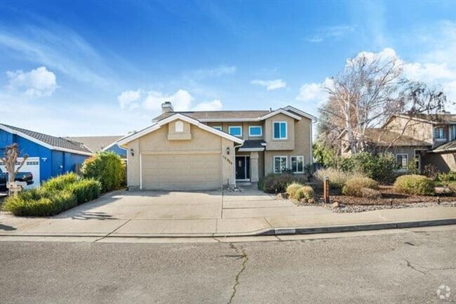 Building Photo - Fully remodeled home, Pet friendly with A/...