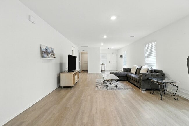 Photo - 379 Jewett Meadow Dr
