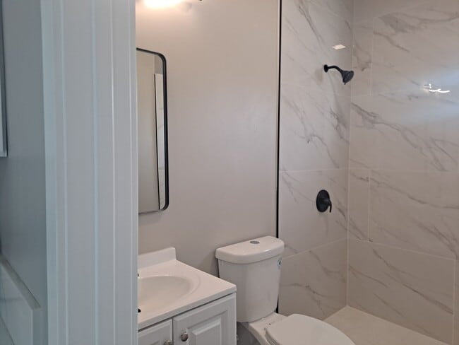 Photo - Pacific Beach STUDIO near crown pointpartment - Hardwood Flooring,  Washer/Dryer on Site Unit 2125