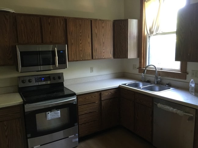 kit - 650 S 9th St