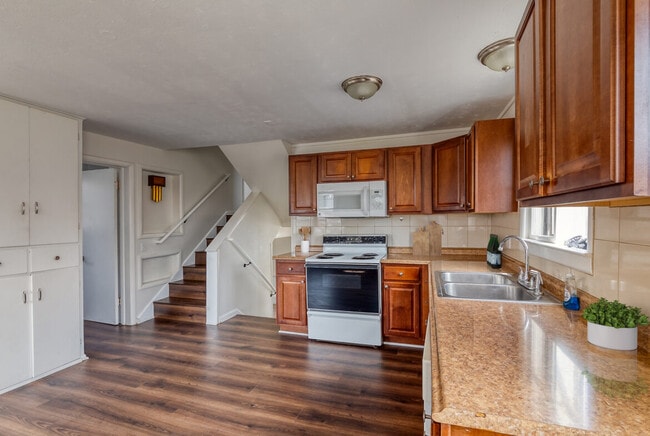 Photo - 729 Jessop Ave