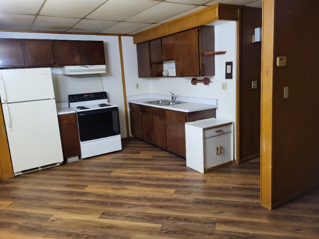 Photo - 105 E Oak St