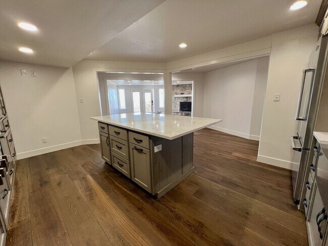 Photo - 425 Lakeview Way