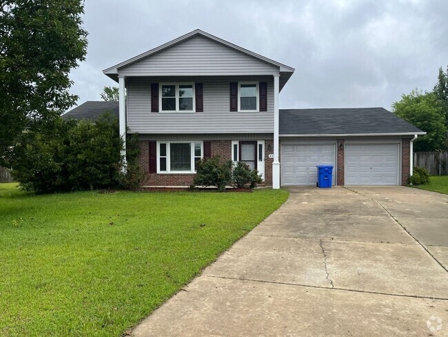 Building Photo - Stunning Tri-level Home on Cul-de-sac