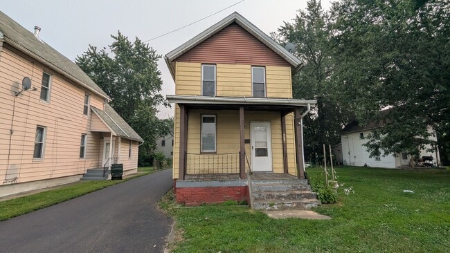 Building Photo - Charming two-bedroom, one-bath house in Canton