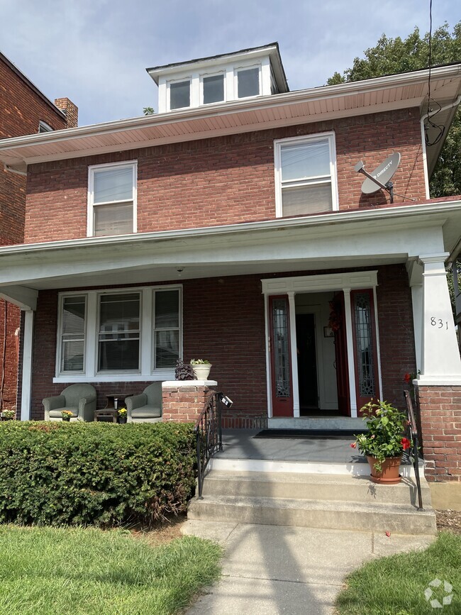 Building Photo - 831 W King St Rental