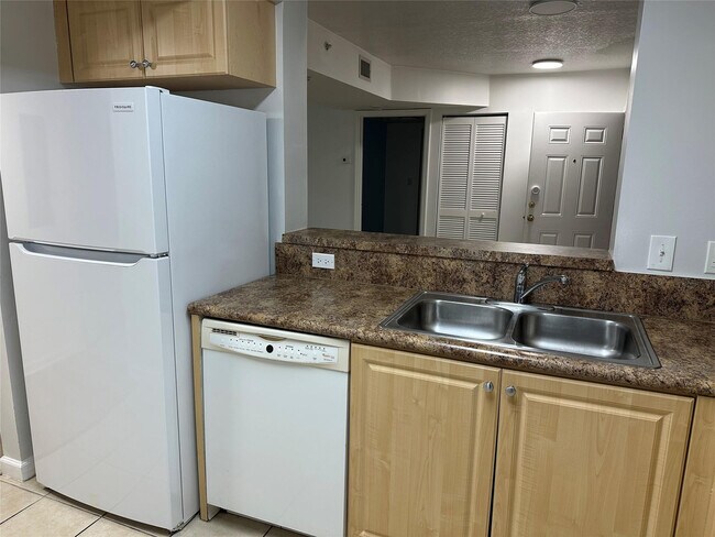 Photo - 529 E Sheridan St Unit 108