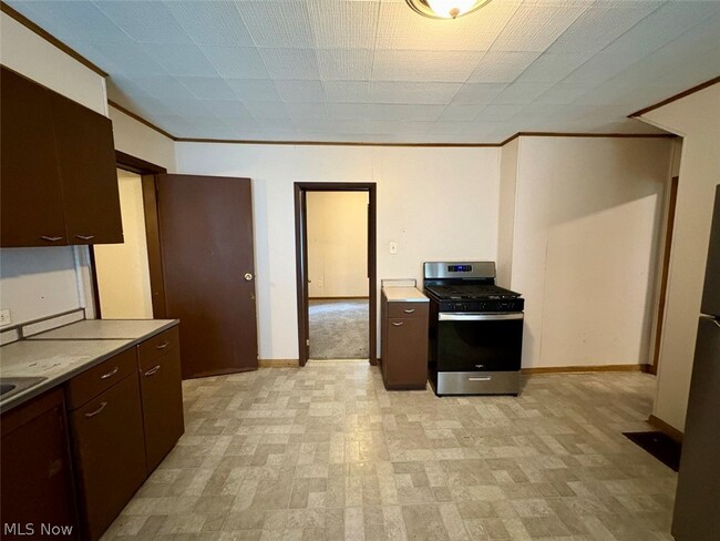 Photo - 391 E Voris St