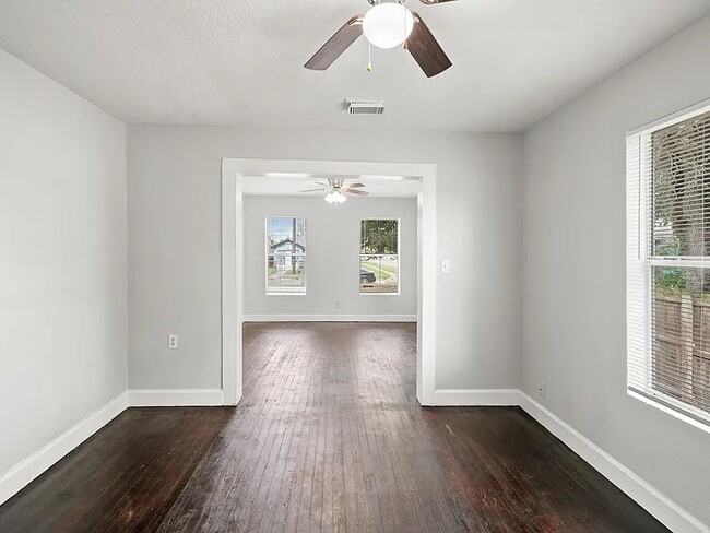 Photo - 3101 Illinois St