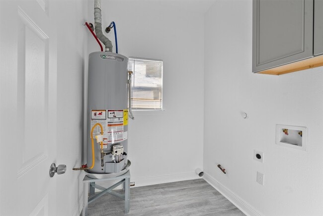 Building Photo - 4620 N Railroad Ave