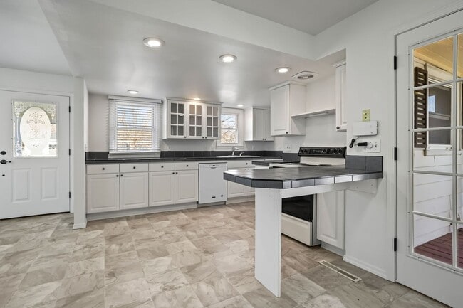 Photo - 3bd/2ba with Great Boise Location on Large Corner Lot