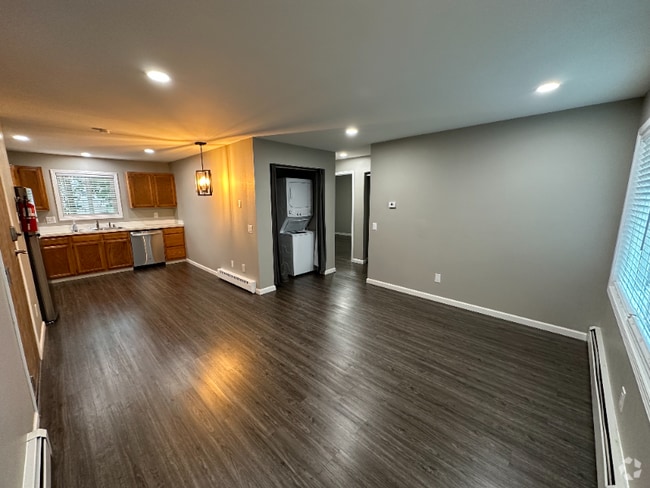 Building Photo - 609 Irwin St Rental