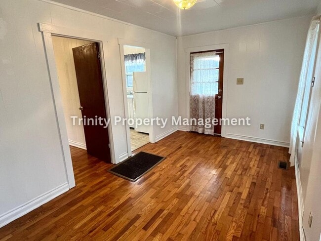 Photo - 210 1/2 Burton Ave