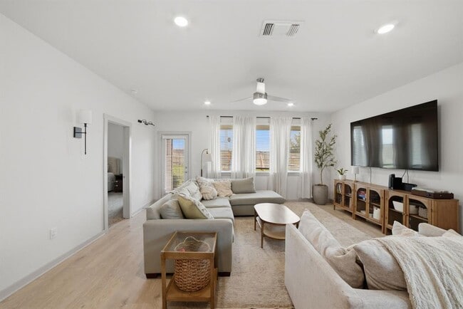Photo - 3608 Overlord Ln