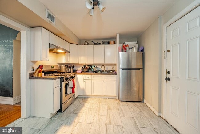 Photo - 3809 Ventnor Ave Unidad 2