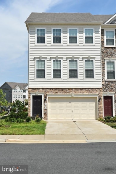 Building Photo - 42216 Dean Chapel Square Rental